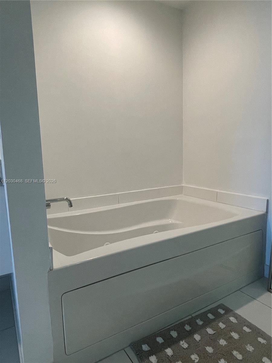 500 Brickell Ave #3105 Miami, FL 33131