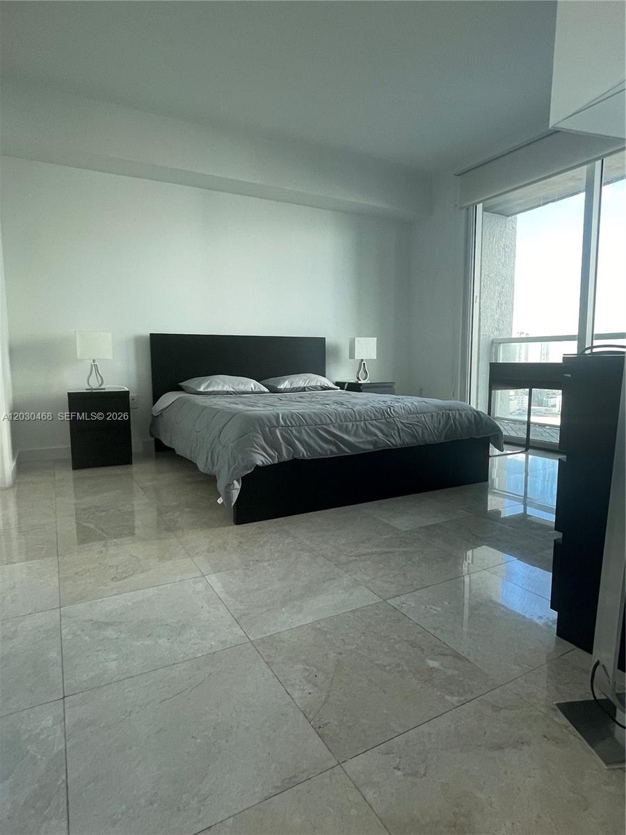 500 Brickell Ave #3105 Miami, FL 33131
