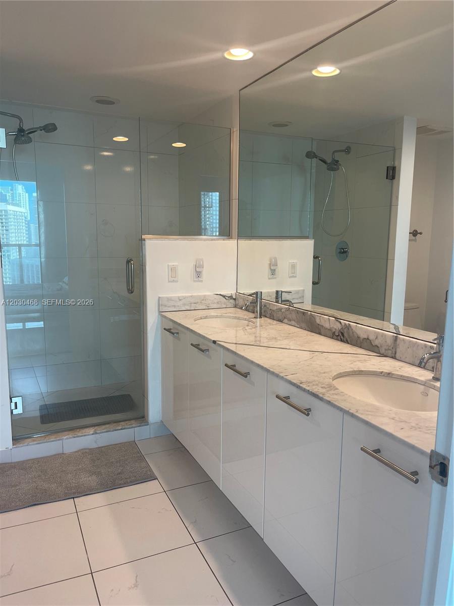 500 Brickell Ave #3105 Miami, FL 33131