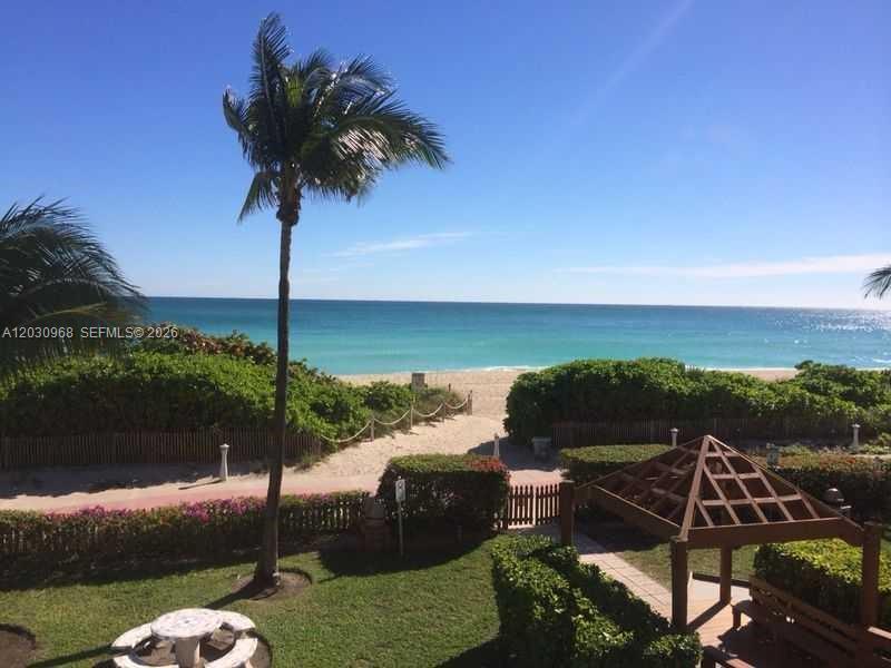 6767 Collins Ave #206