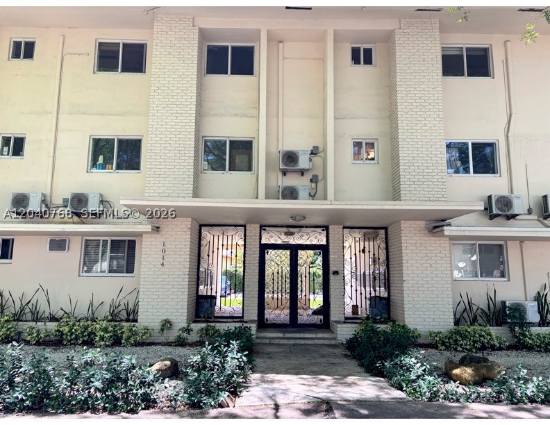 1014 Salzedo St #309