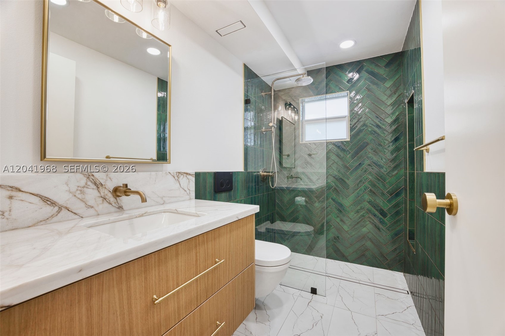 100 Edgewater Dr #142 Coral Gables, FL 33133