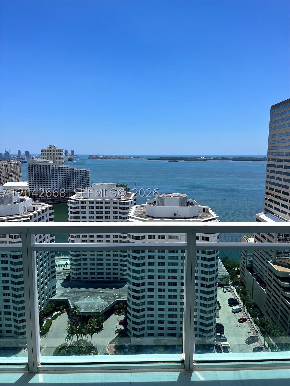 951 Brickell Ave #2704