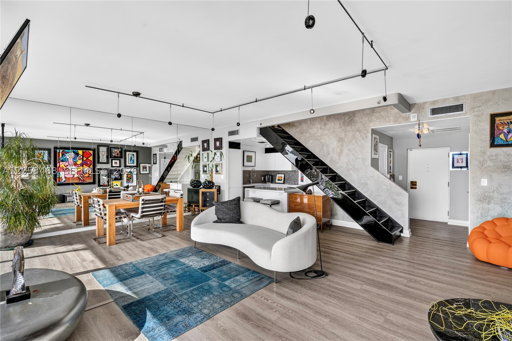 1000 Venetian Way #810 Miami Beach, FL 33139