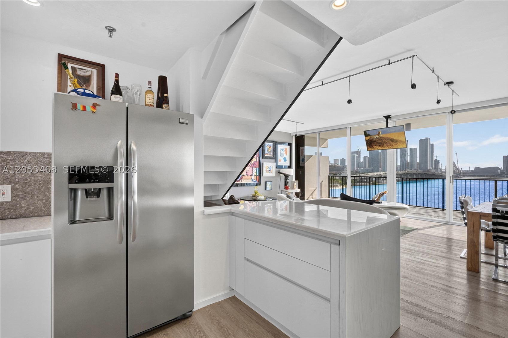1000 Venetian Way #810 Miami Beach, FL 33139
