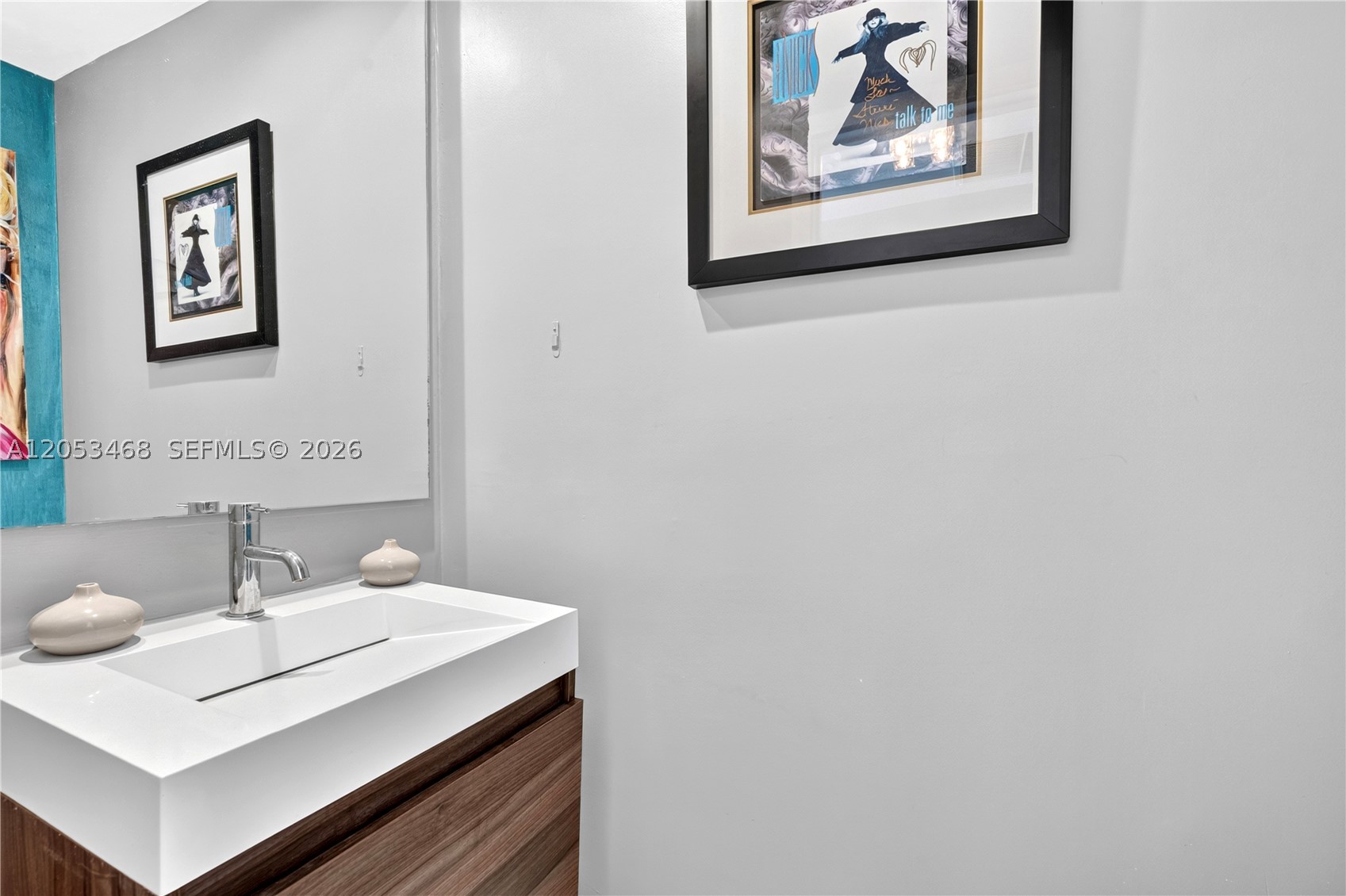 1000 Venetian Way #810 Miami Beach, FL 33139