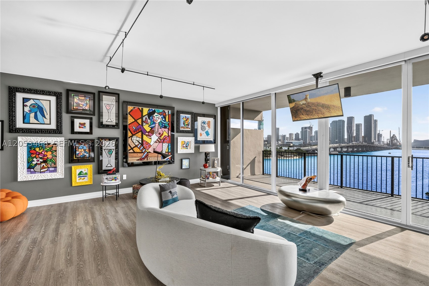 1000 Venetian Way #810 Miami Beach, FL 33139