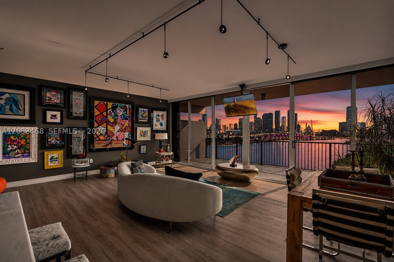 1000 Venetian Way #810 Miami Beach, FL 33139