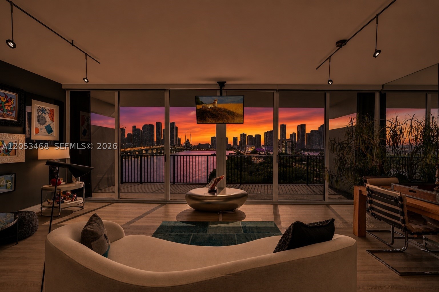 1000 Venetian Way #810 Miami Beach, FL 33139