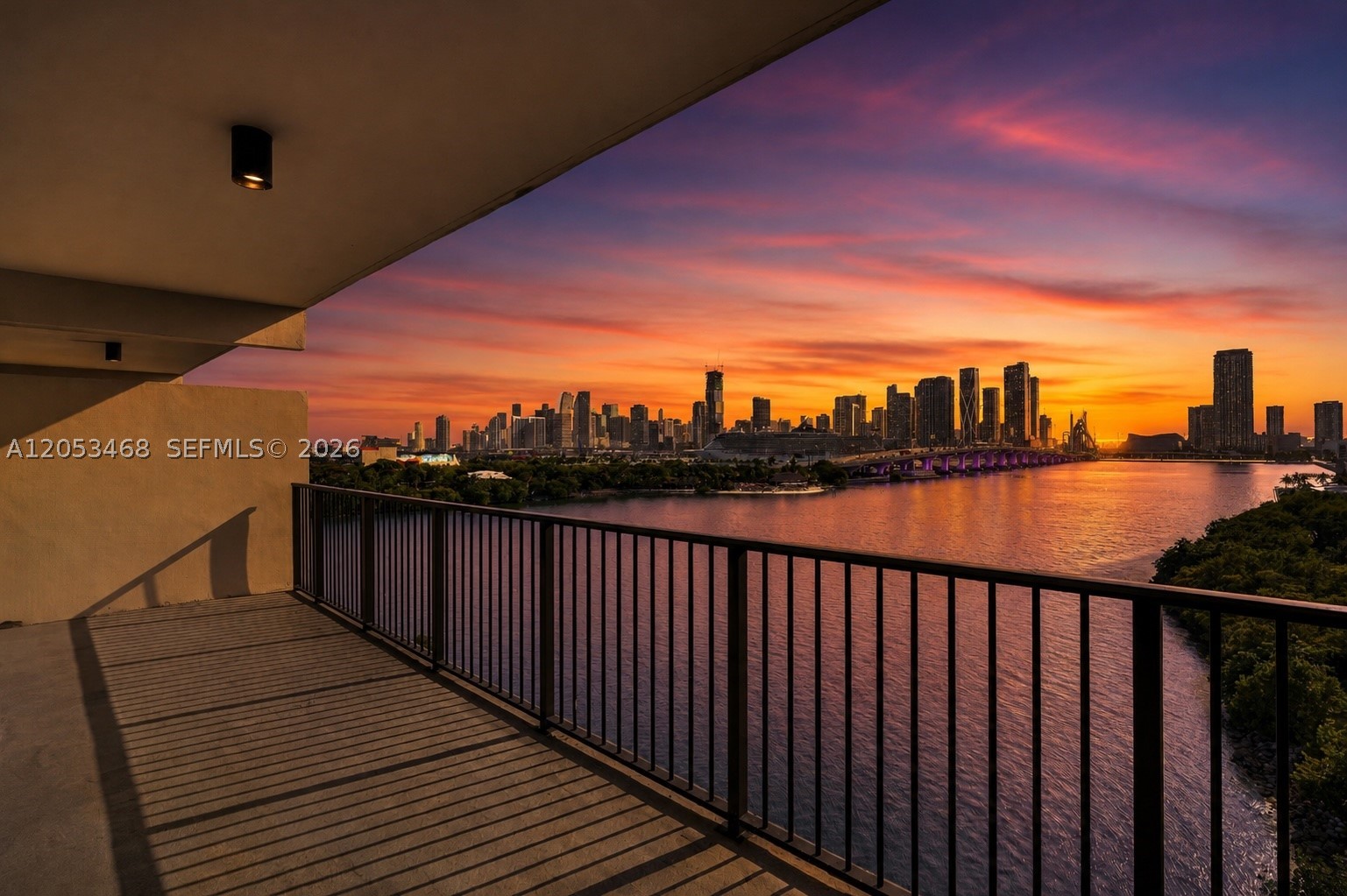 1000 Venetian Way #810 Miami Beach, FL 33139