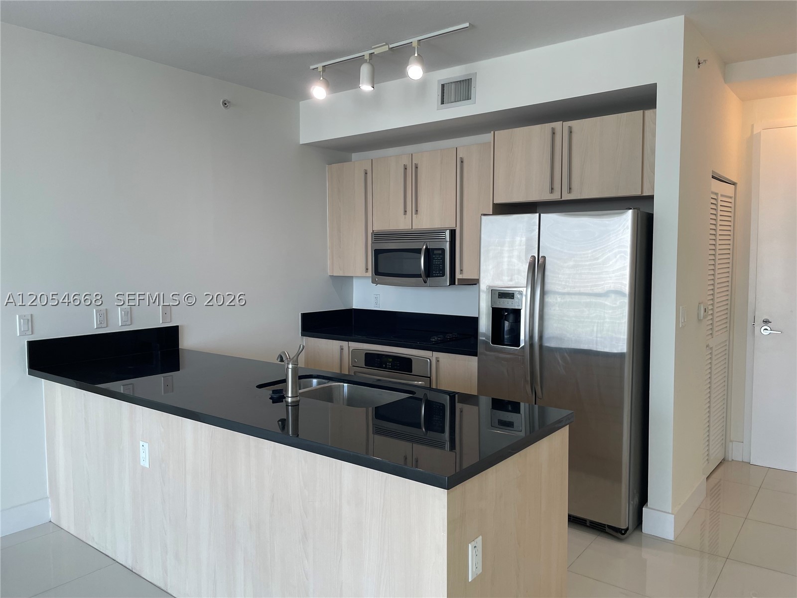 79 SW 12th St #3011-S Miami, FL 33130