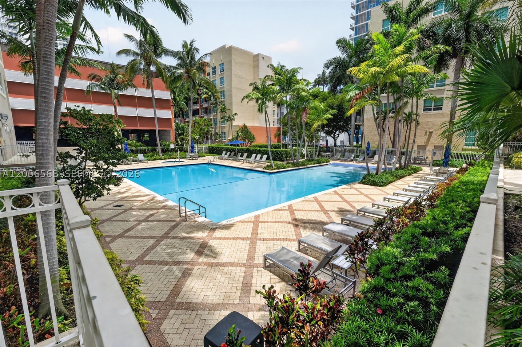 image Cite on the Bay East25