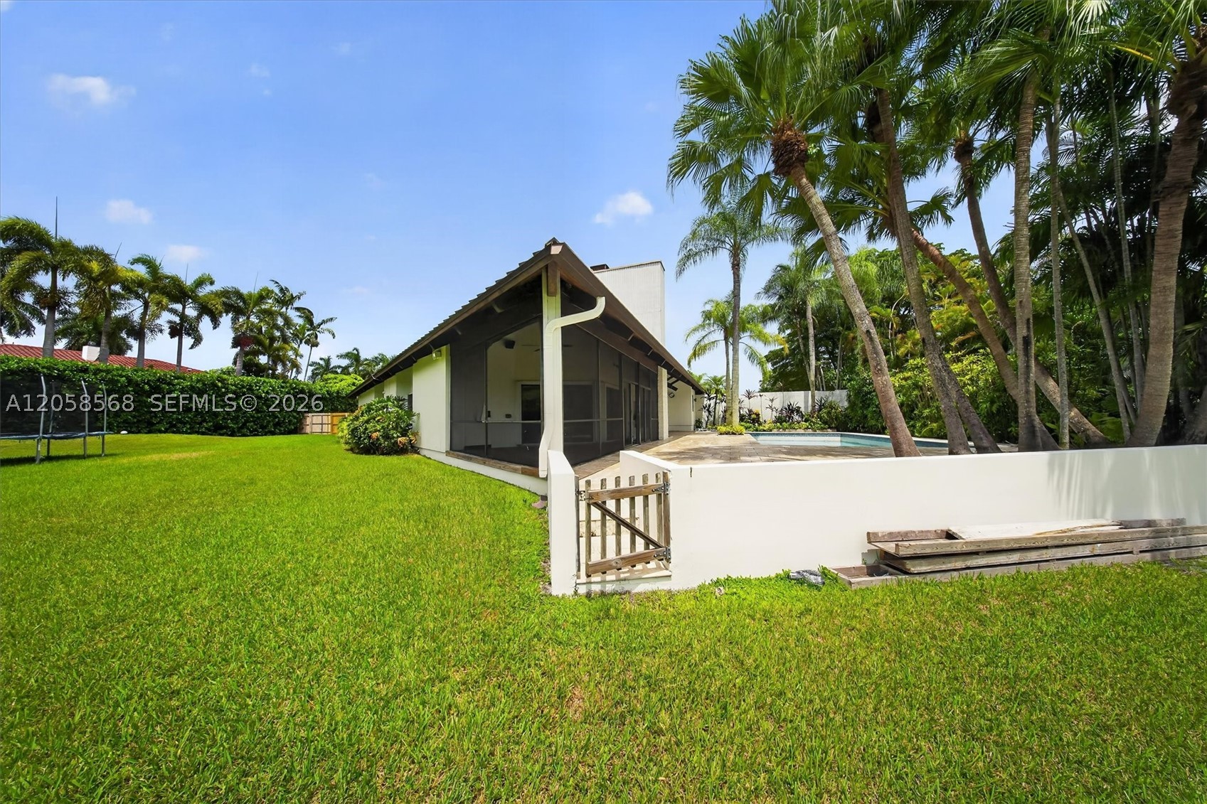 8925 SW 102nd Ter Miami, FL 33176
