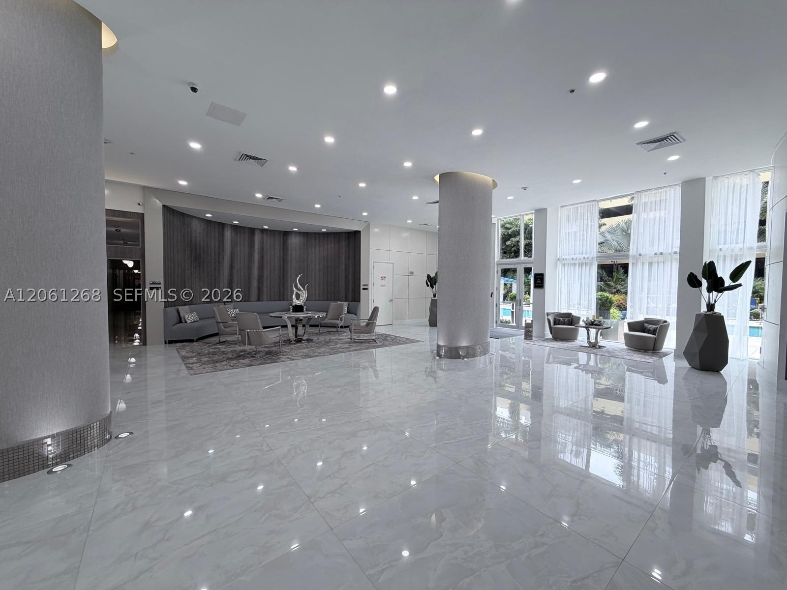 image The Venture at Aventura12