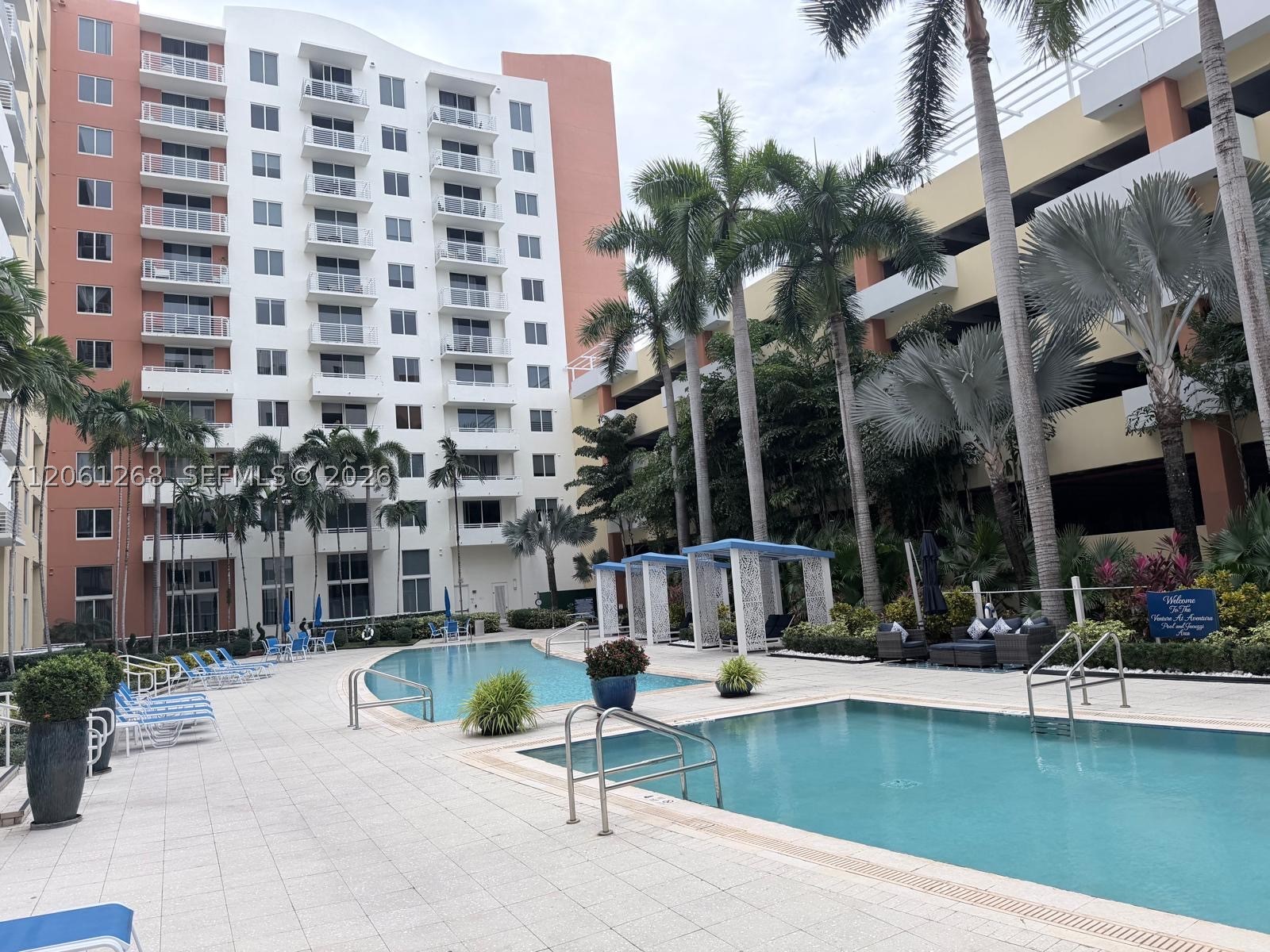 image The Venture at Aventura14