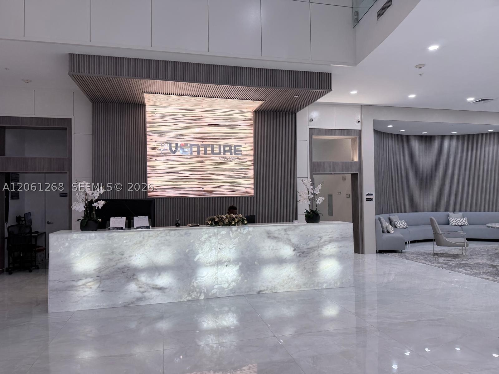 image The Venture at Aventura2