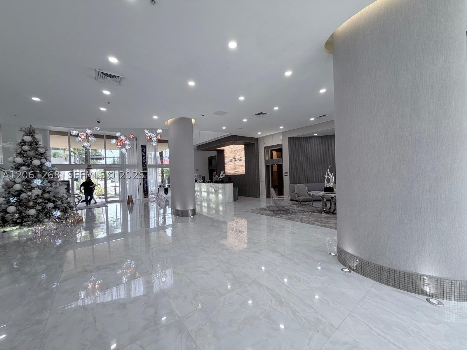 image The Venture at Aventura4