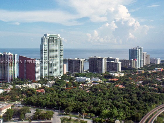 image Axis on Brickell South3
