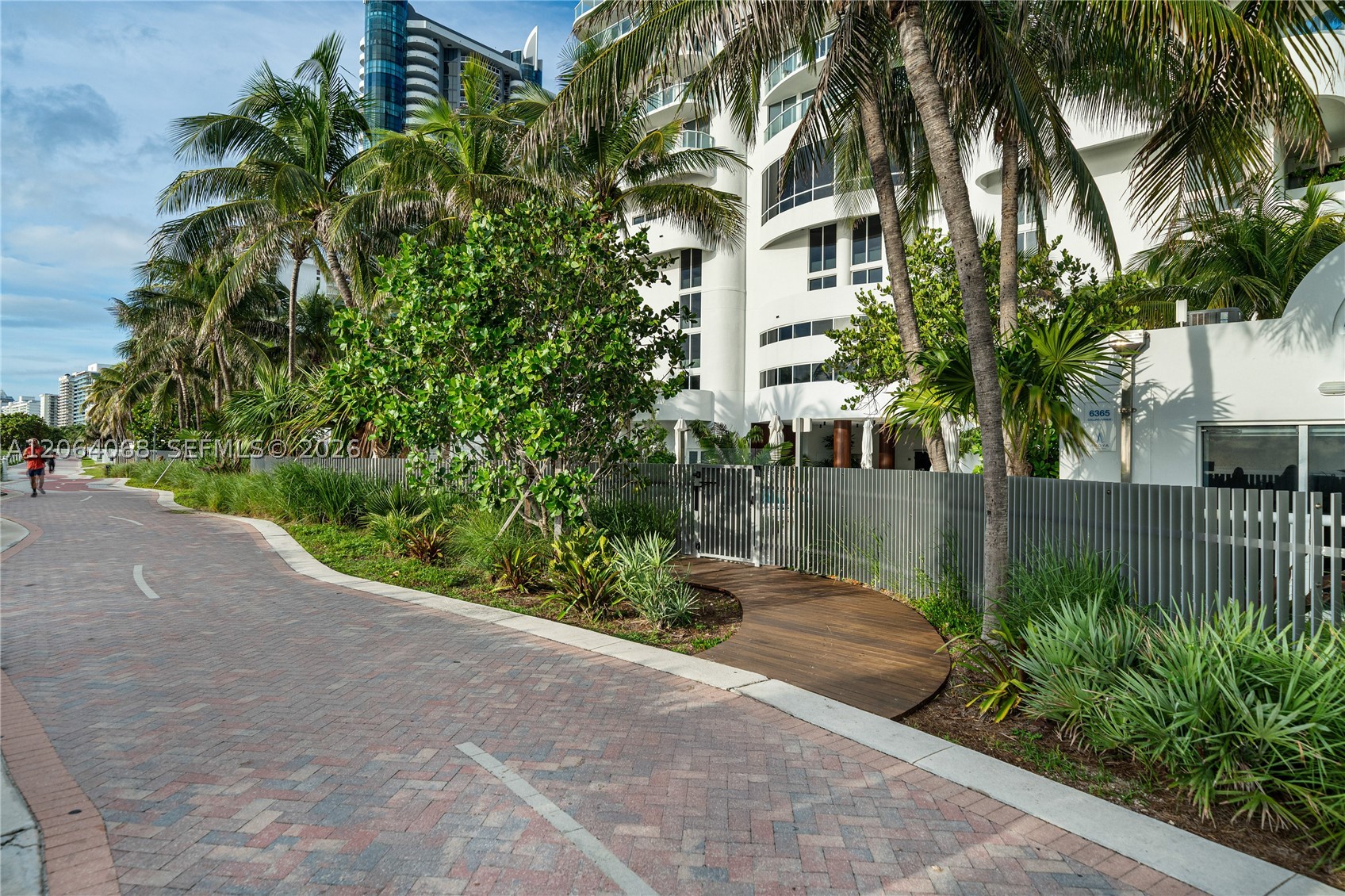 6365 Collins Ave #805 Miami Beach, FL 33141