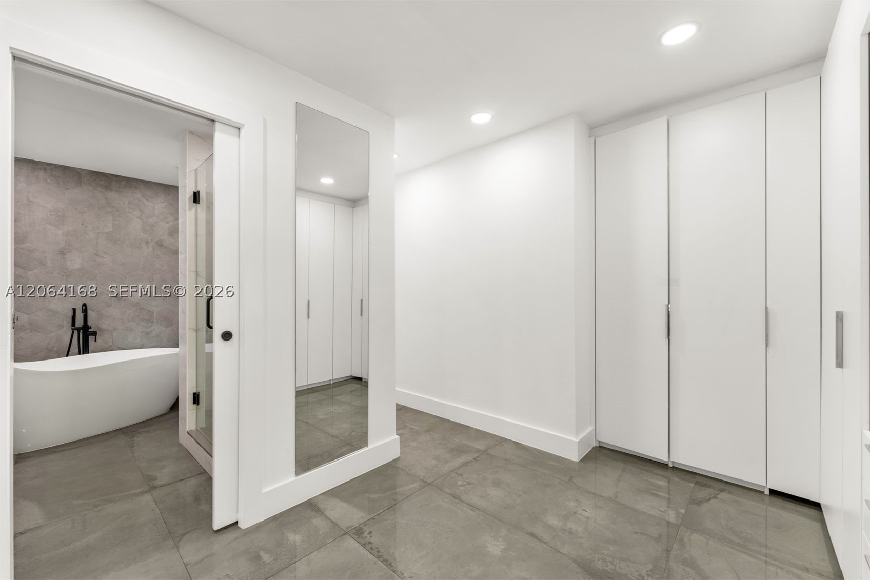 902 NW 10th Ct Miami, FL 33136