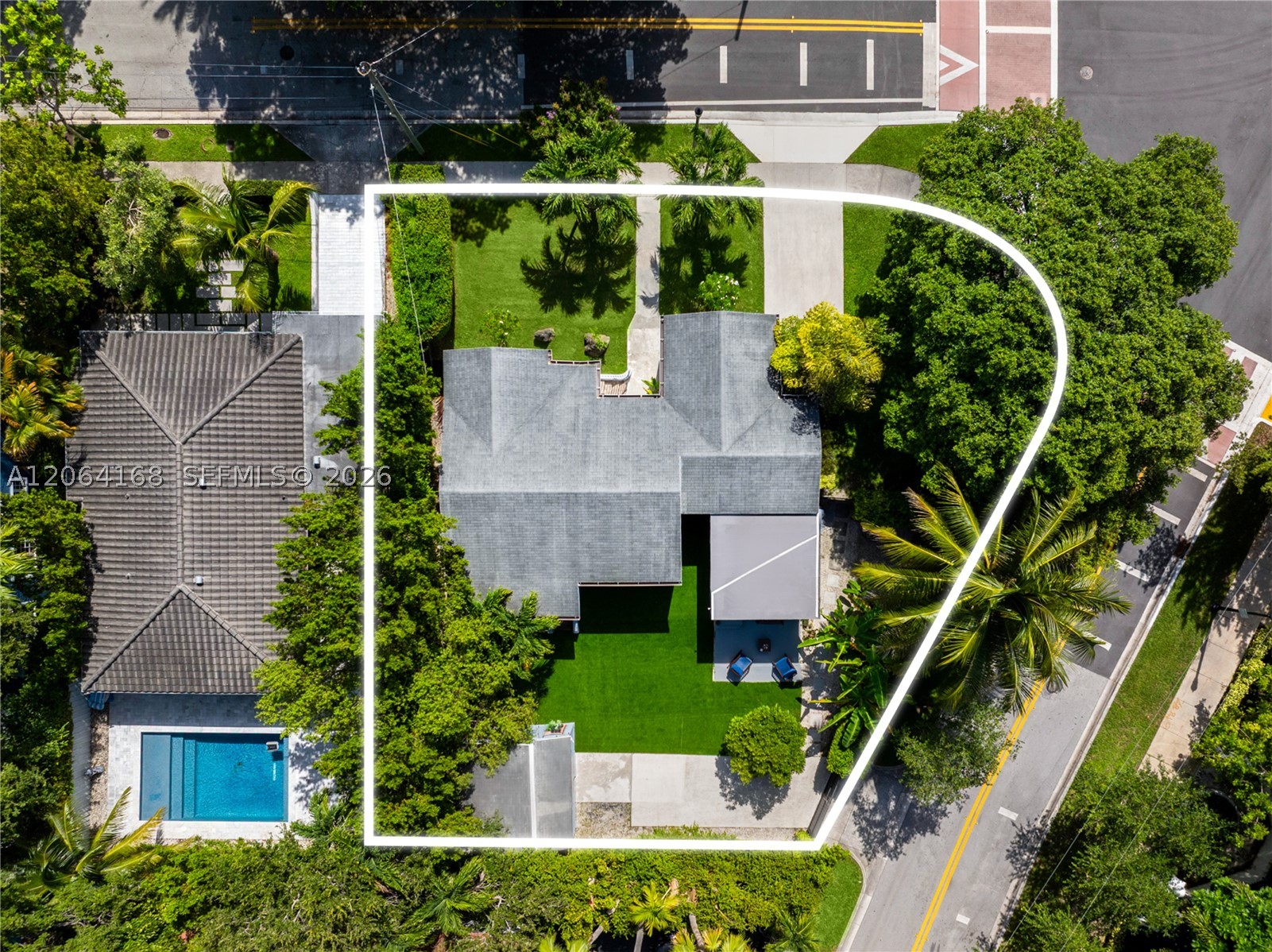 902 NW 10th Ct Miami, FL 33136