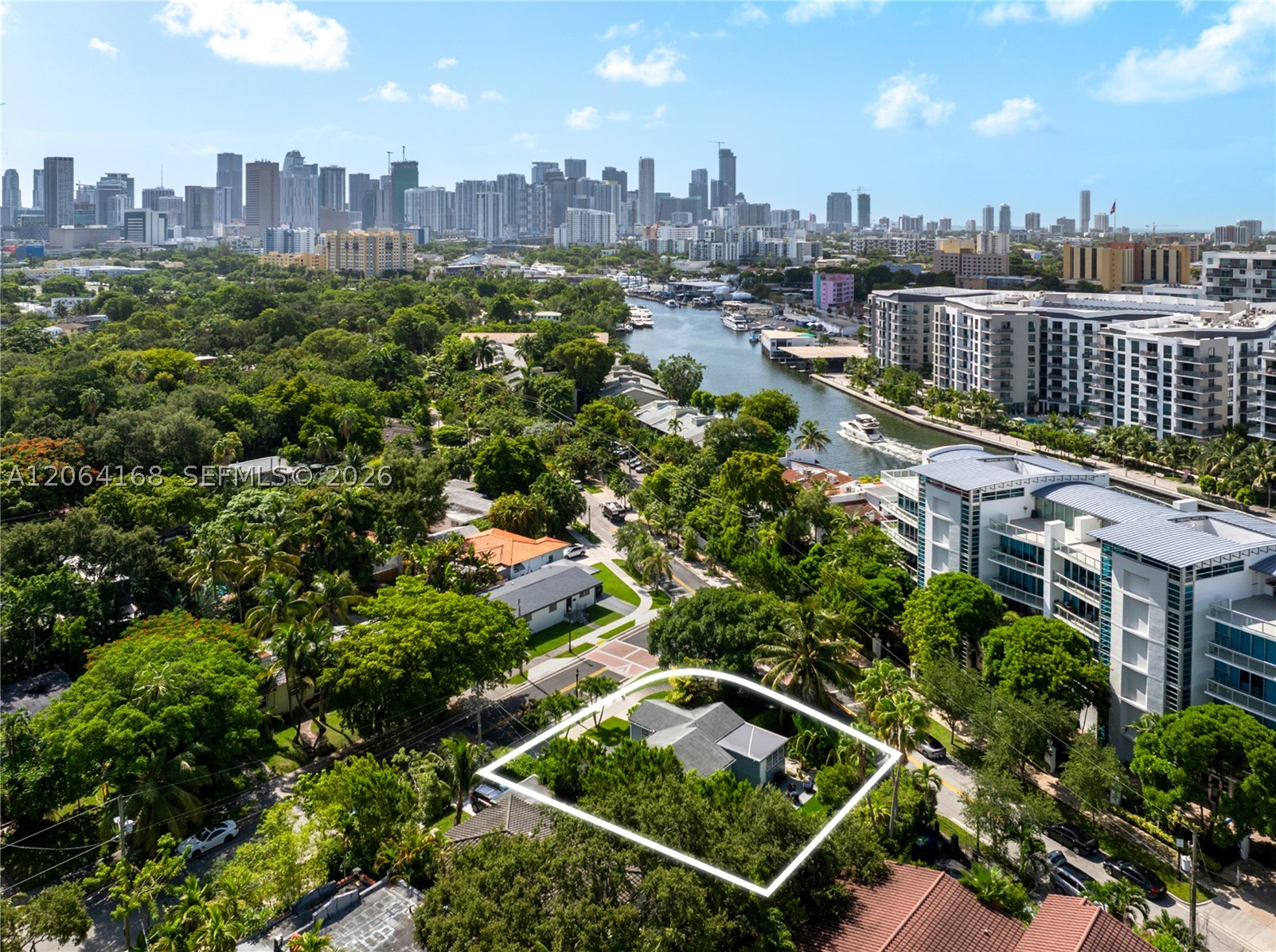 902 NW 10th Ct Miami, FL 33136