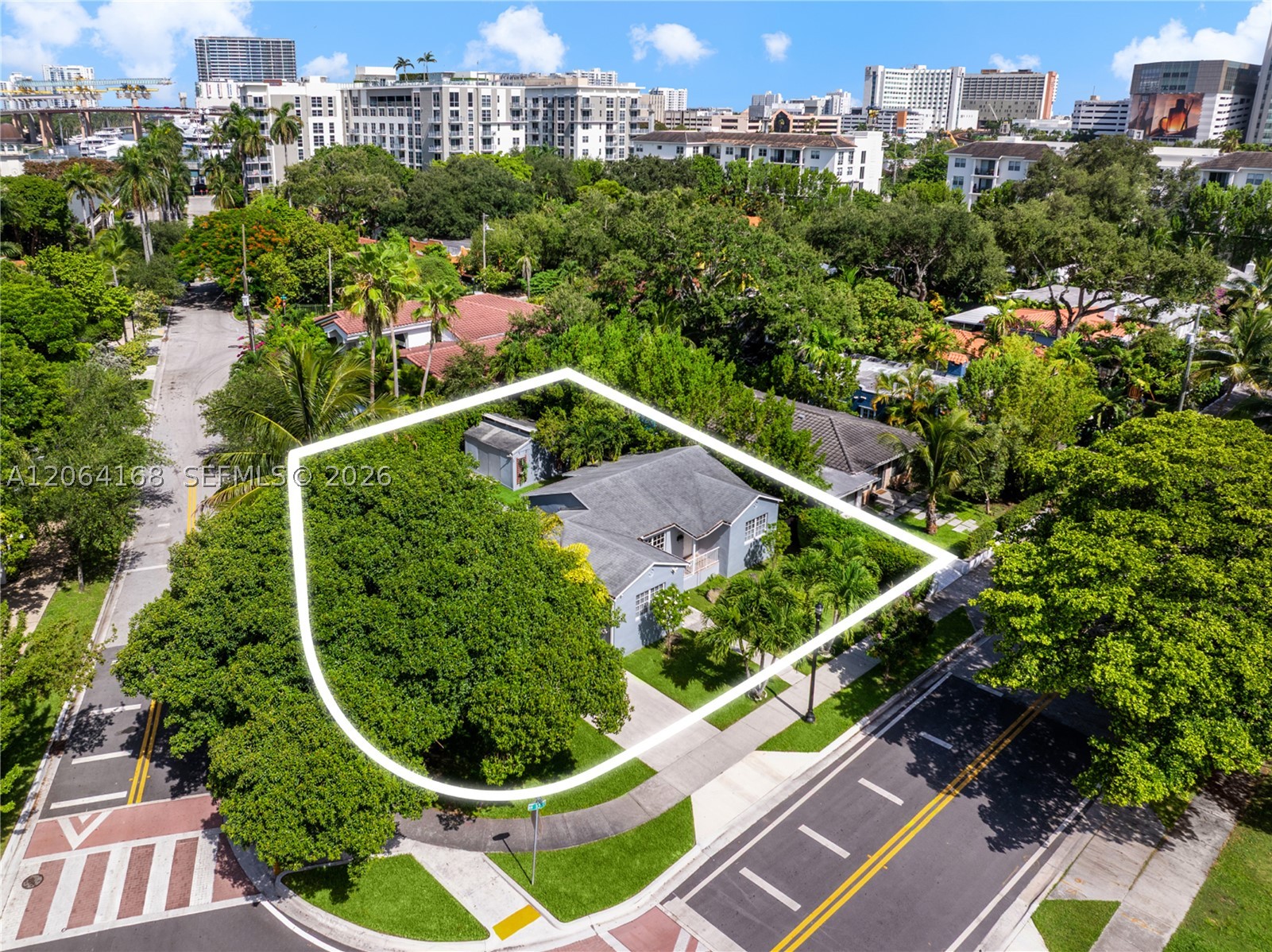 902 NW 10th Ct Miami, FL 33136