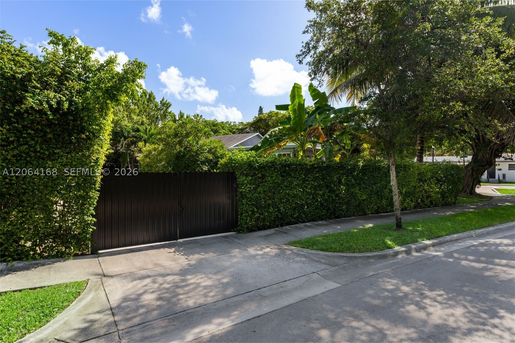 902 NW 10th Ct Miami, FL 33136