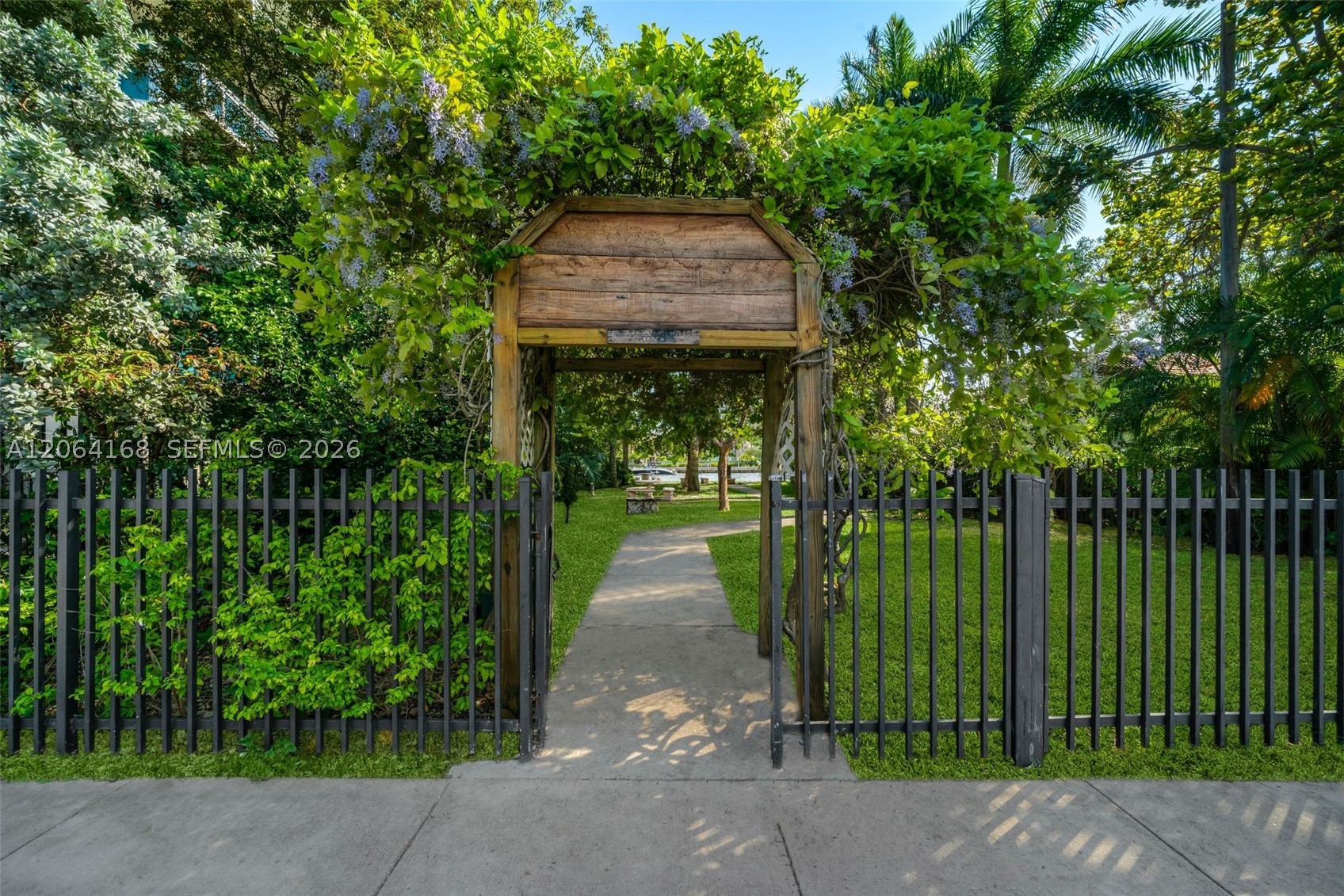 902 NW 10th Ct Miami, FL 33136