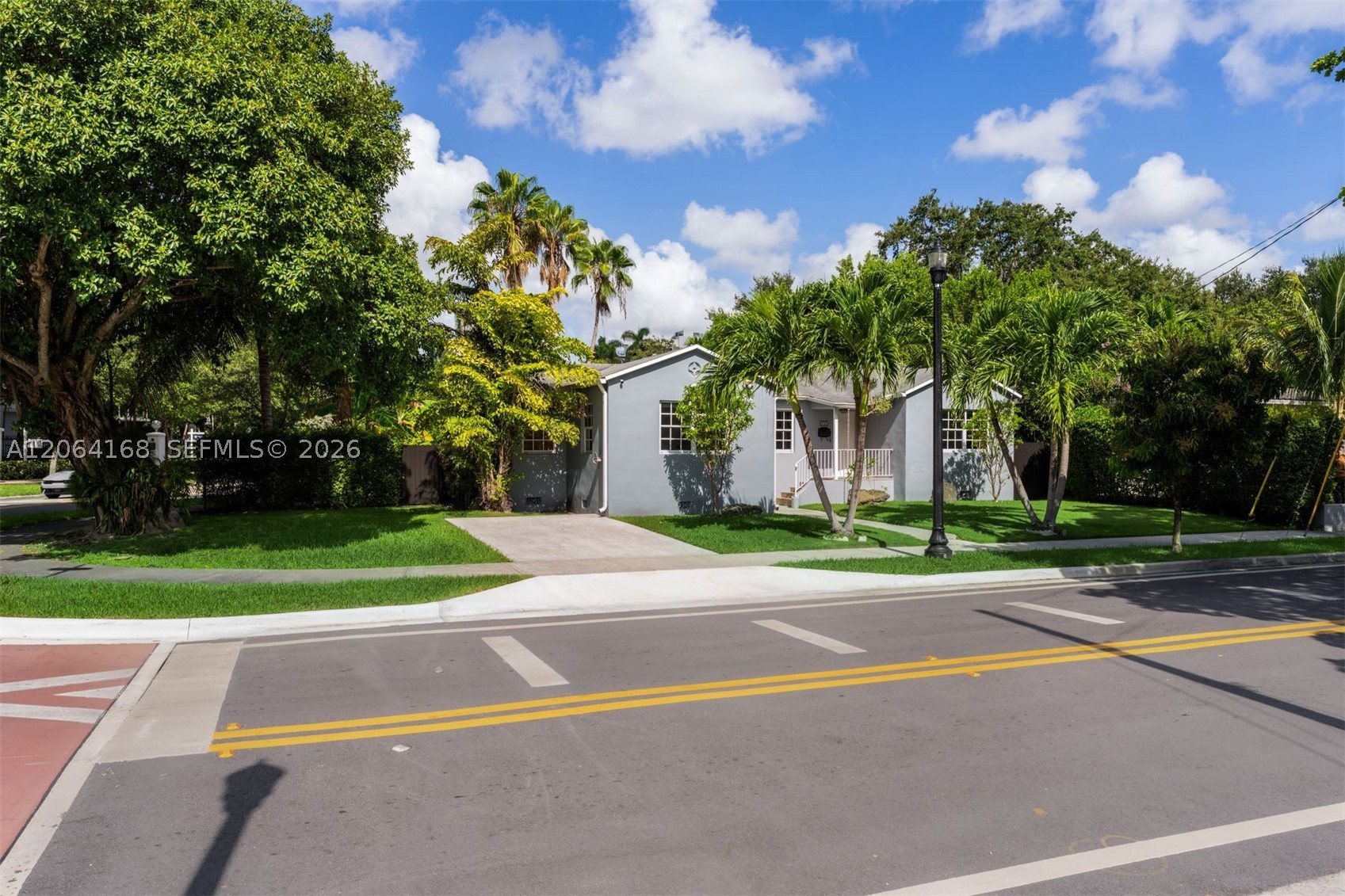 902 NW 10th Ct Miami, FL 33136