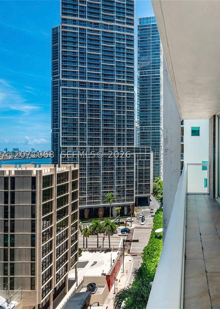 image 500 Brickell West17