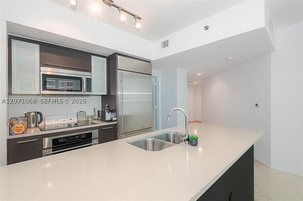 image 500 Brickell West4