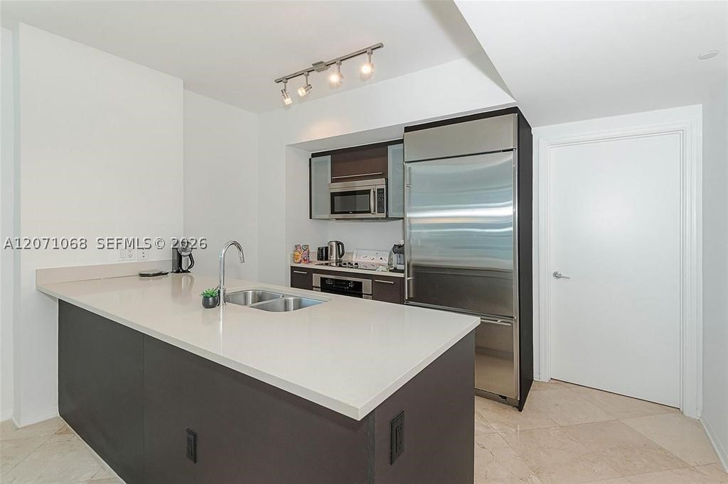 image 500 Brickell West5