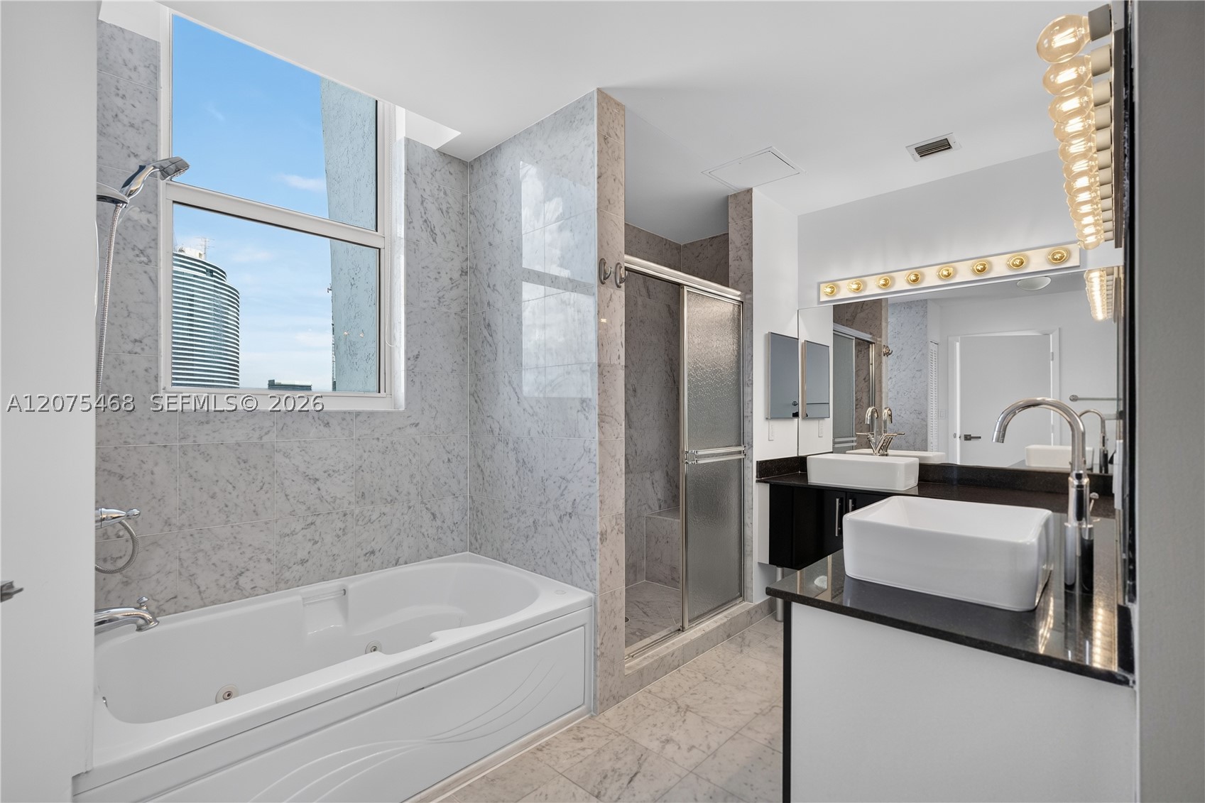 image Brickell on the River North15