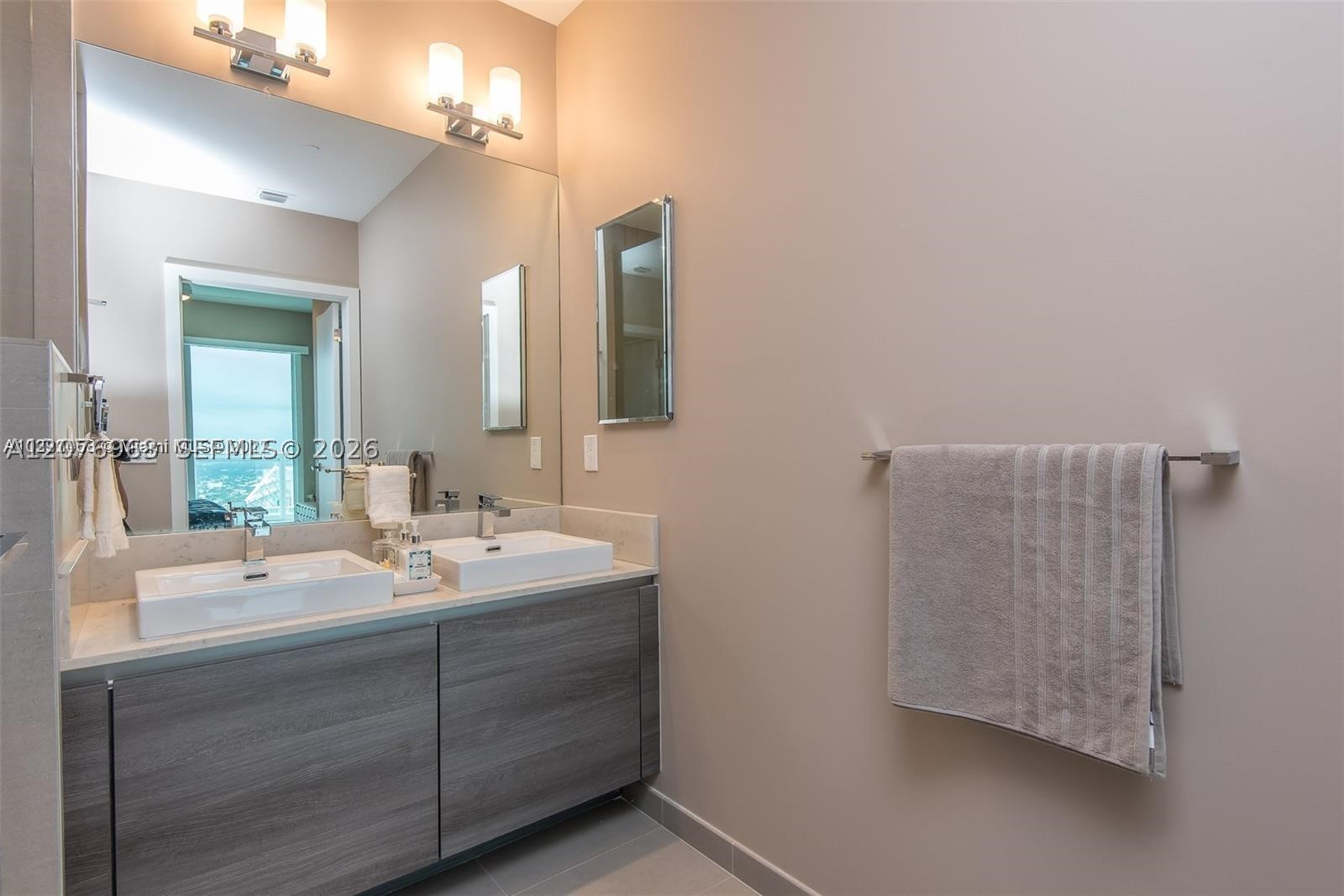 1080 Brickell Ave #4201 Miami, FL 33131