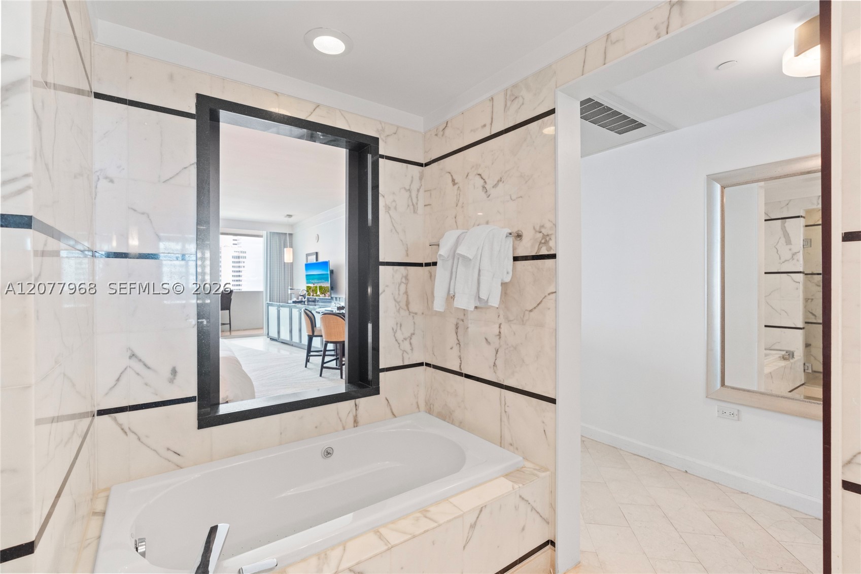 4391 Collins Ave #803 Miami Beach, FL 33140