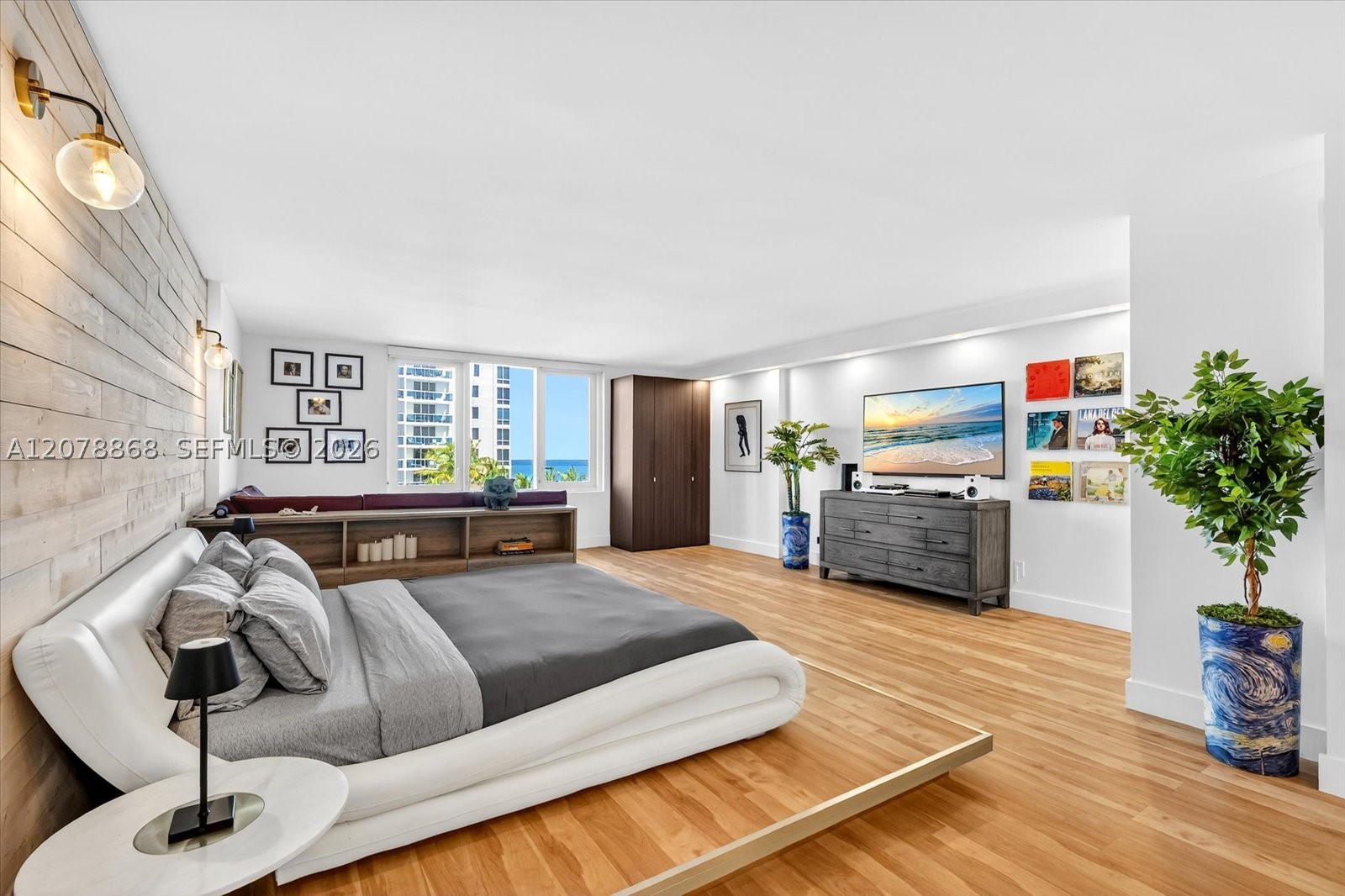 2301 Collins Ave #714
