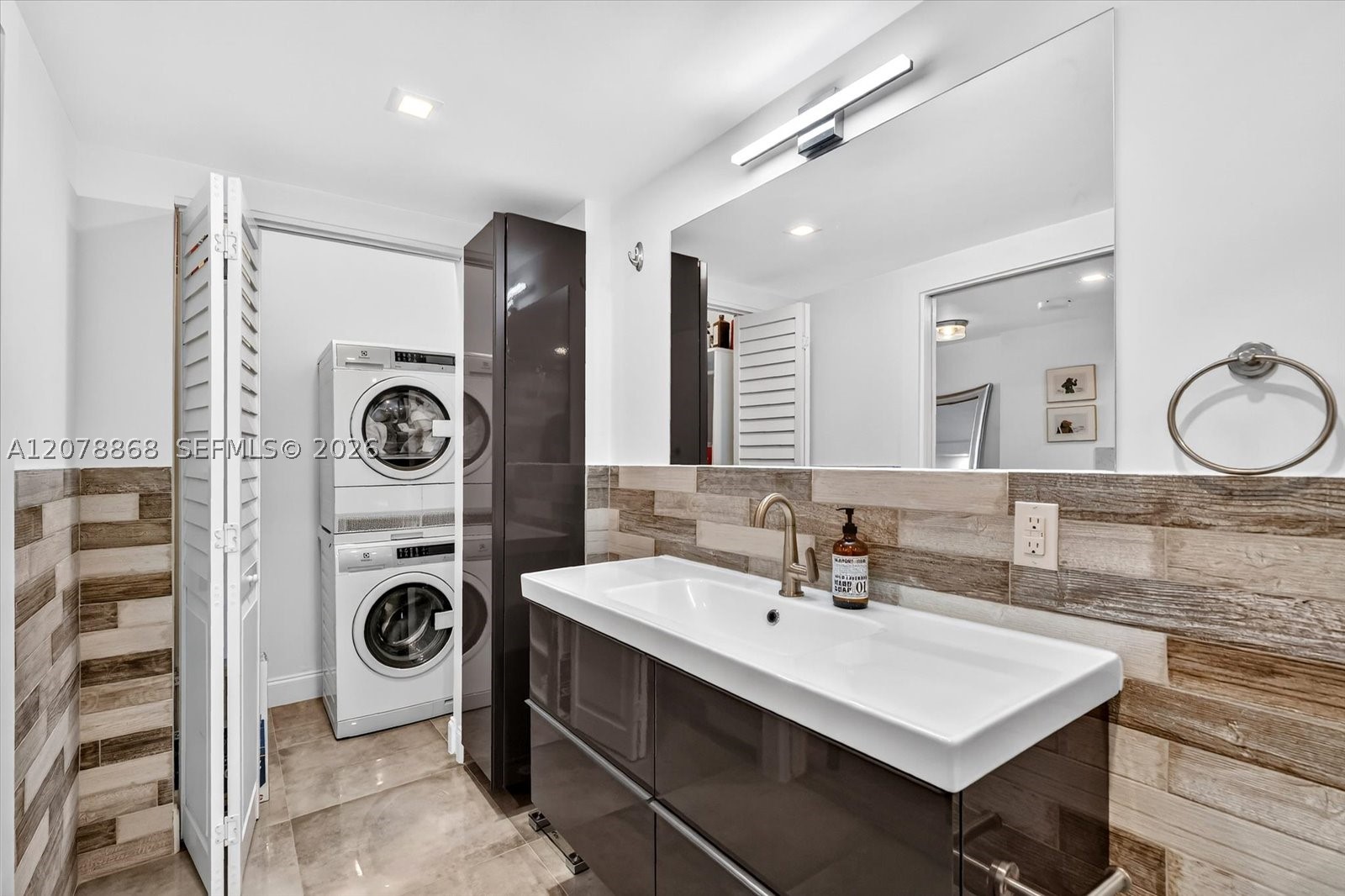 2301 Collins Ave #714 Miami Beach, FL 33139