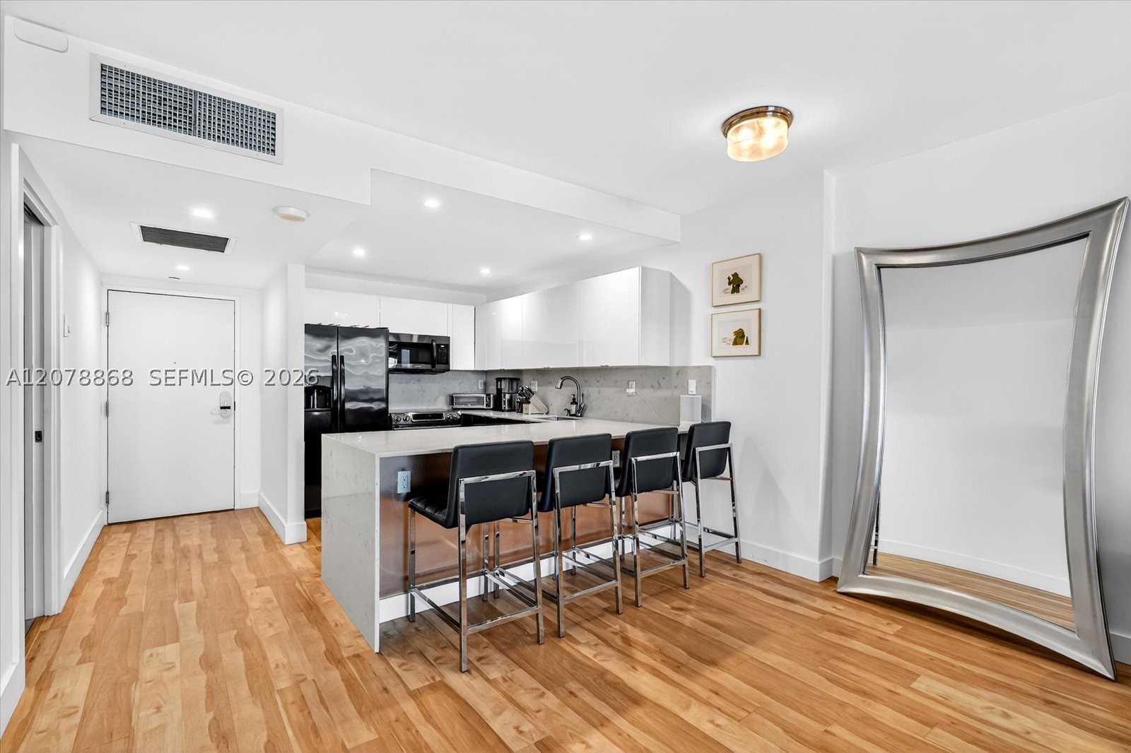 2301 Collins Ave #714 Miami Beach, FL 33139