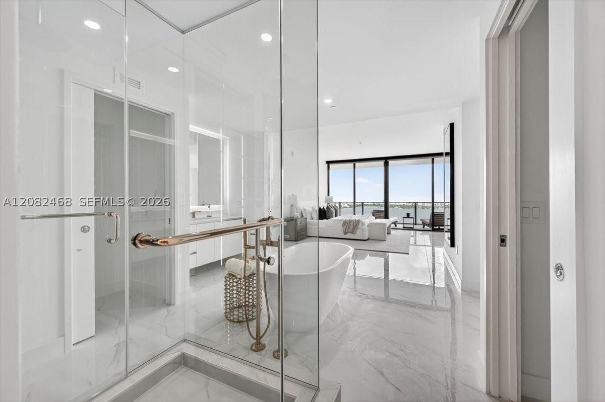 700 NE 24th St #5202 Miami, FL 33137