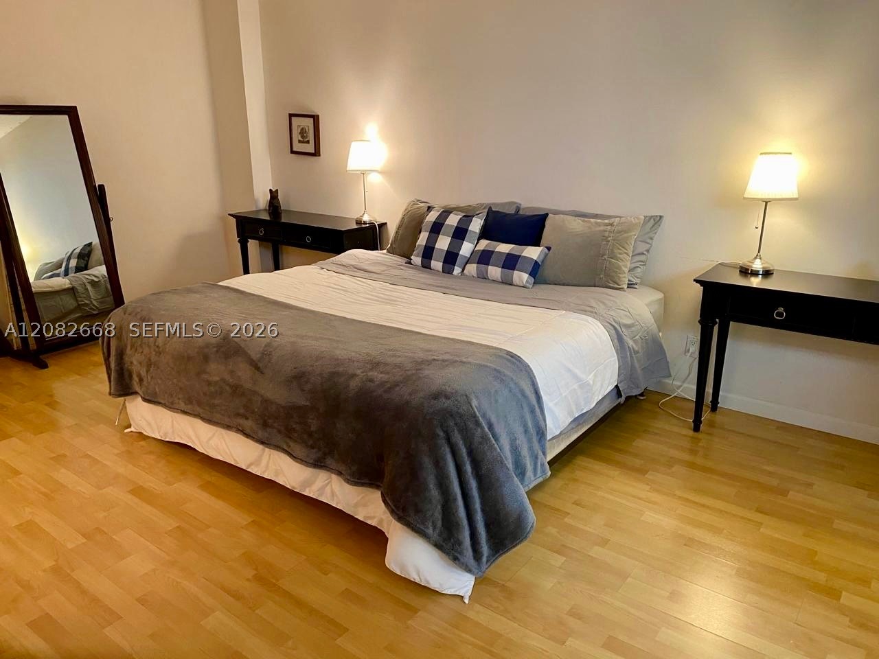 image Arlen House East18