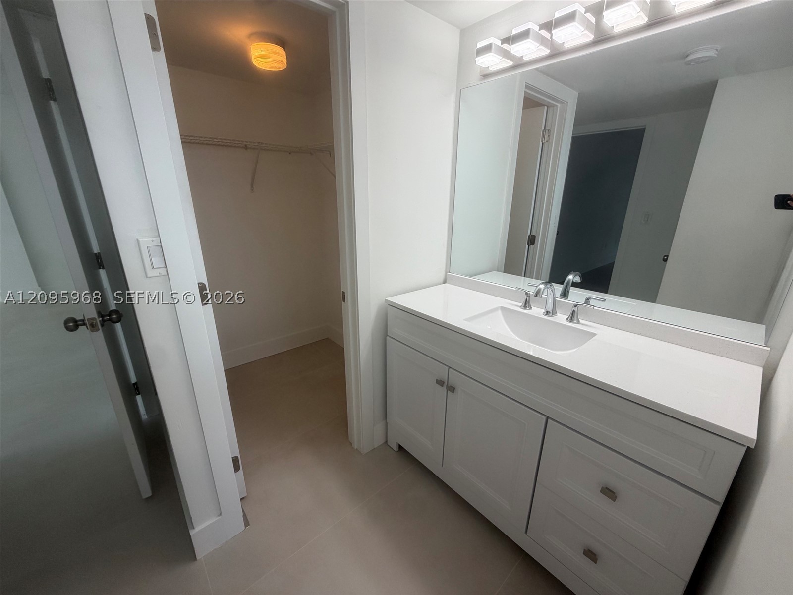 245 18th St #805 Miami Beach, FL 33139