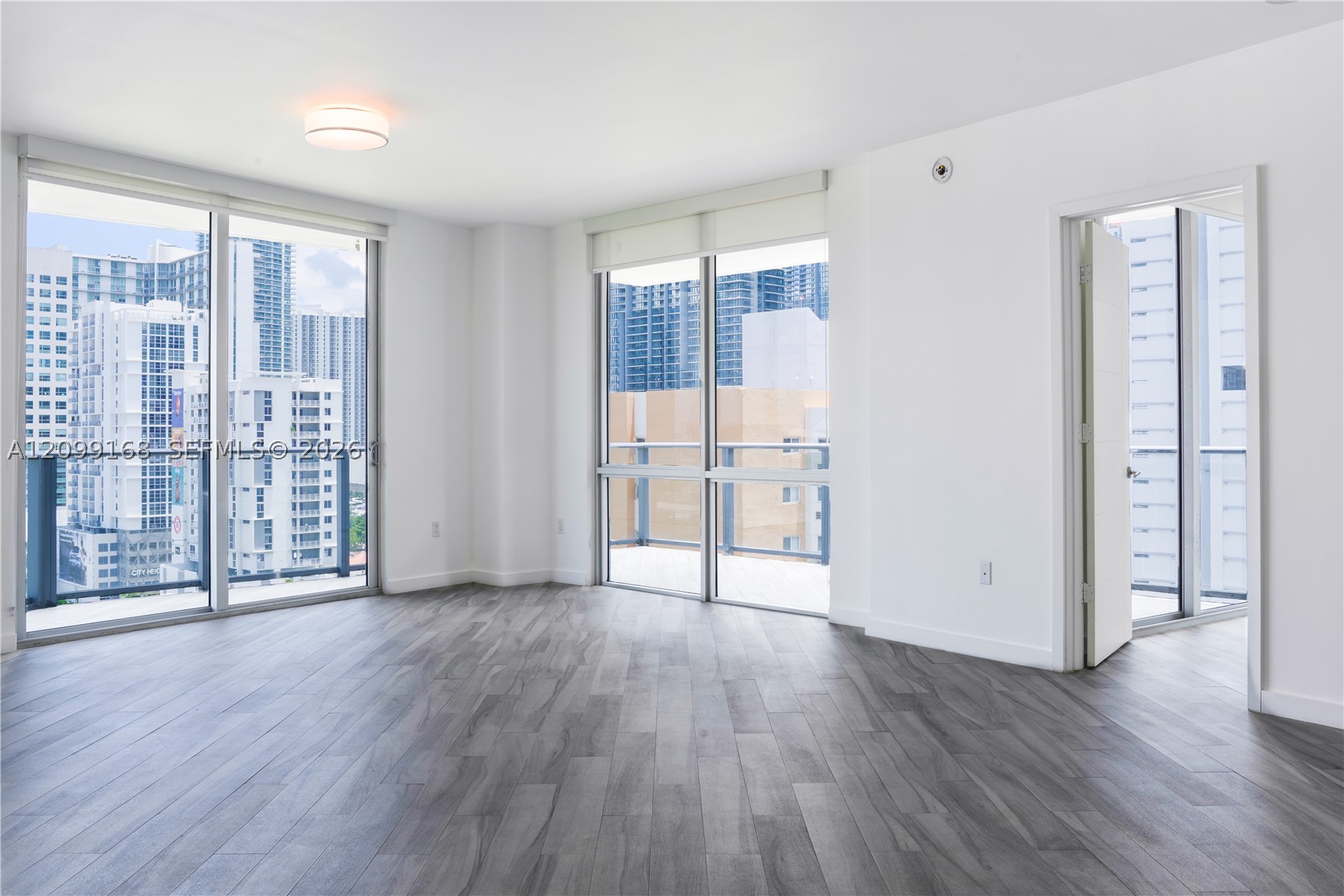 image Brickell Ten0