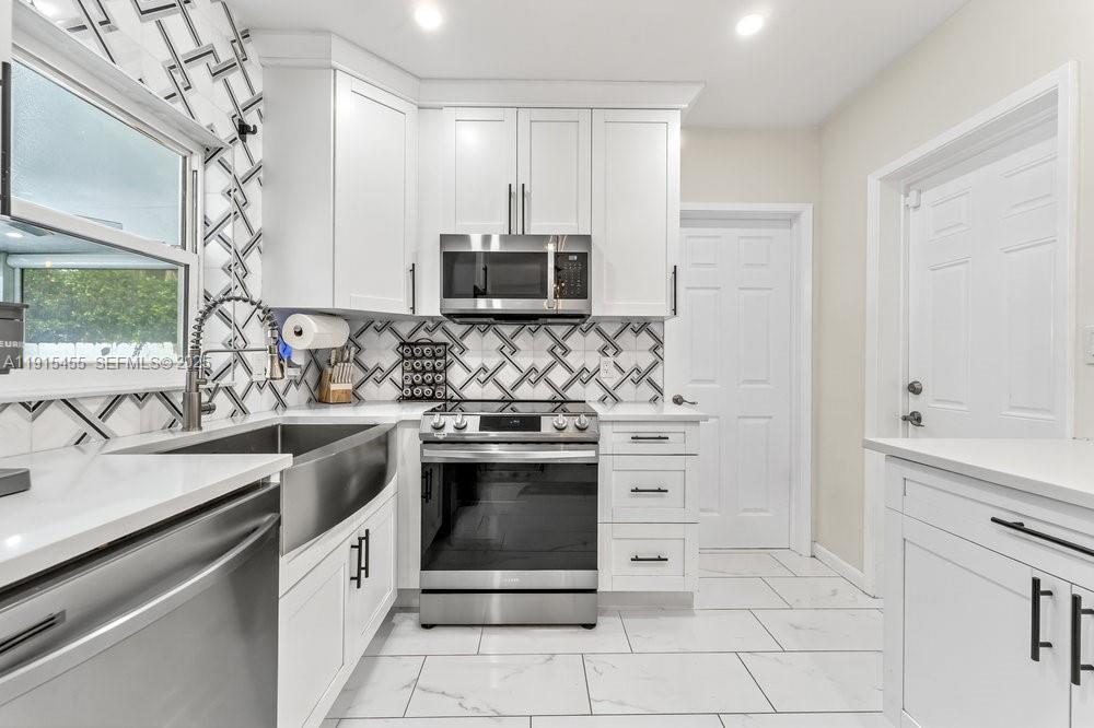 801 NE 19th Fort Lauderdale, FL 33304