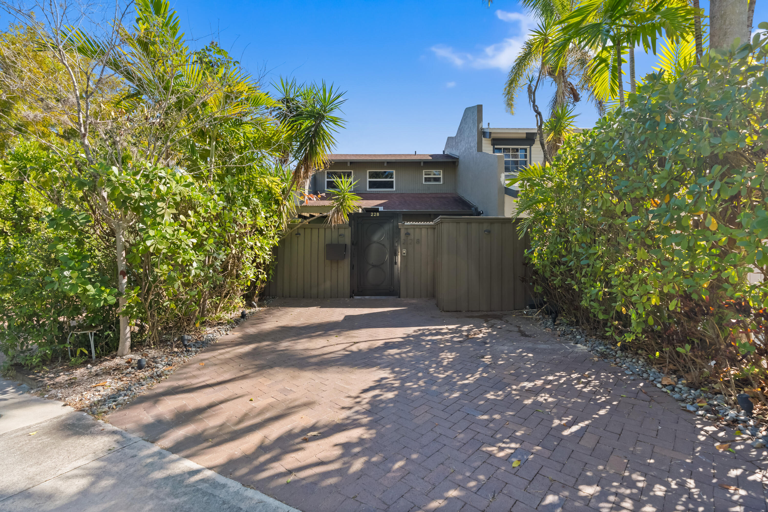 228 NE 16th Fort Lauderdale, FL 33301