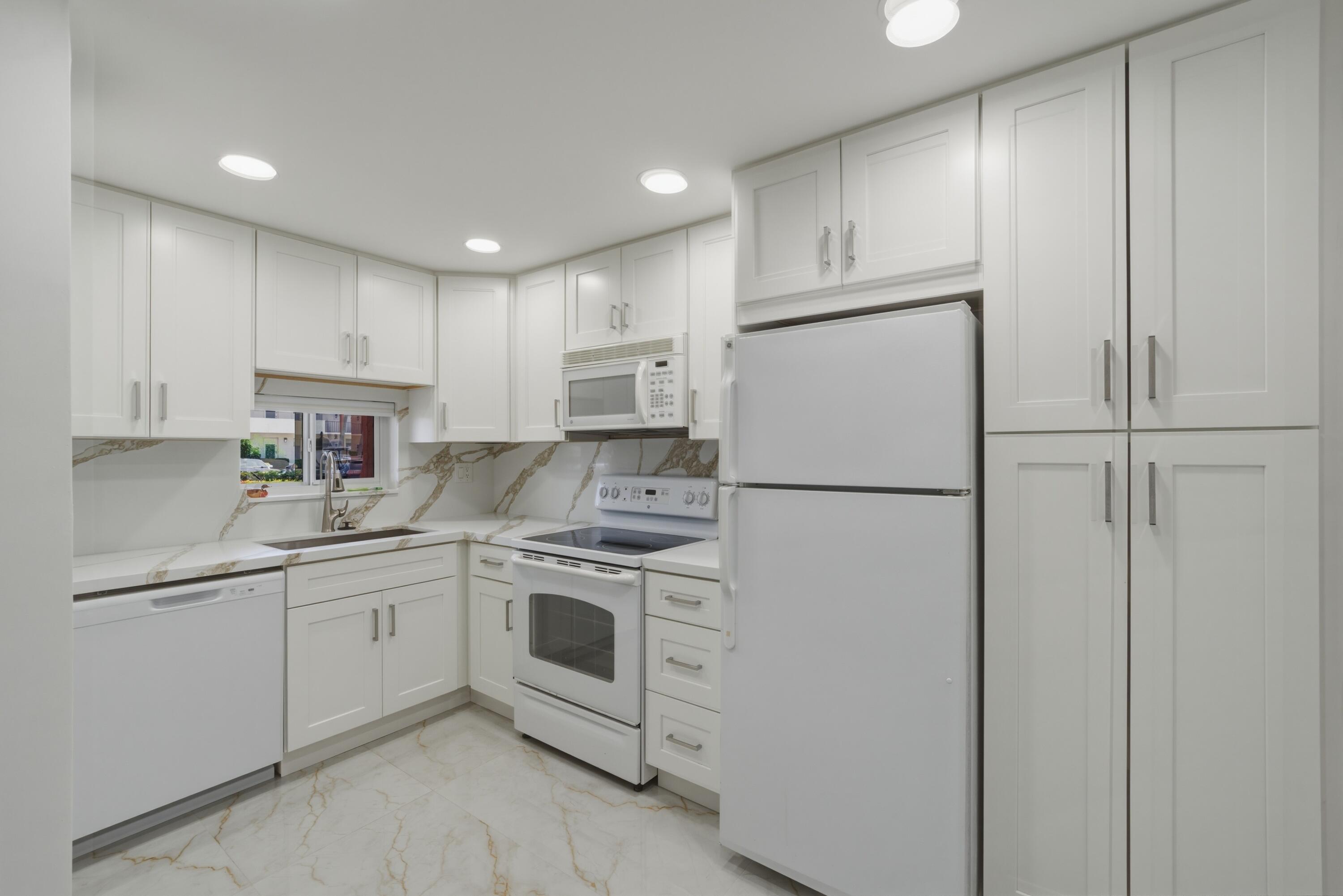371 S Hollybrook #106