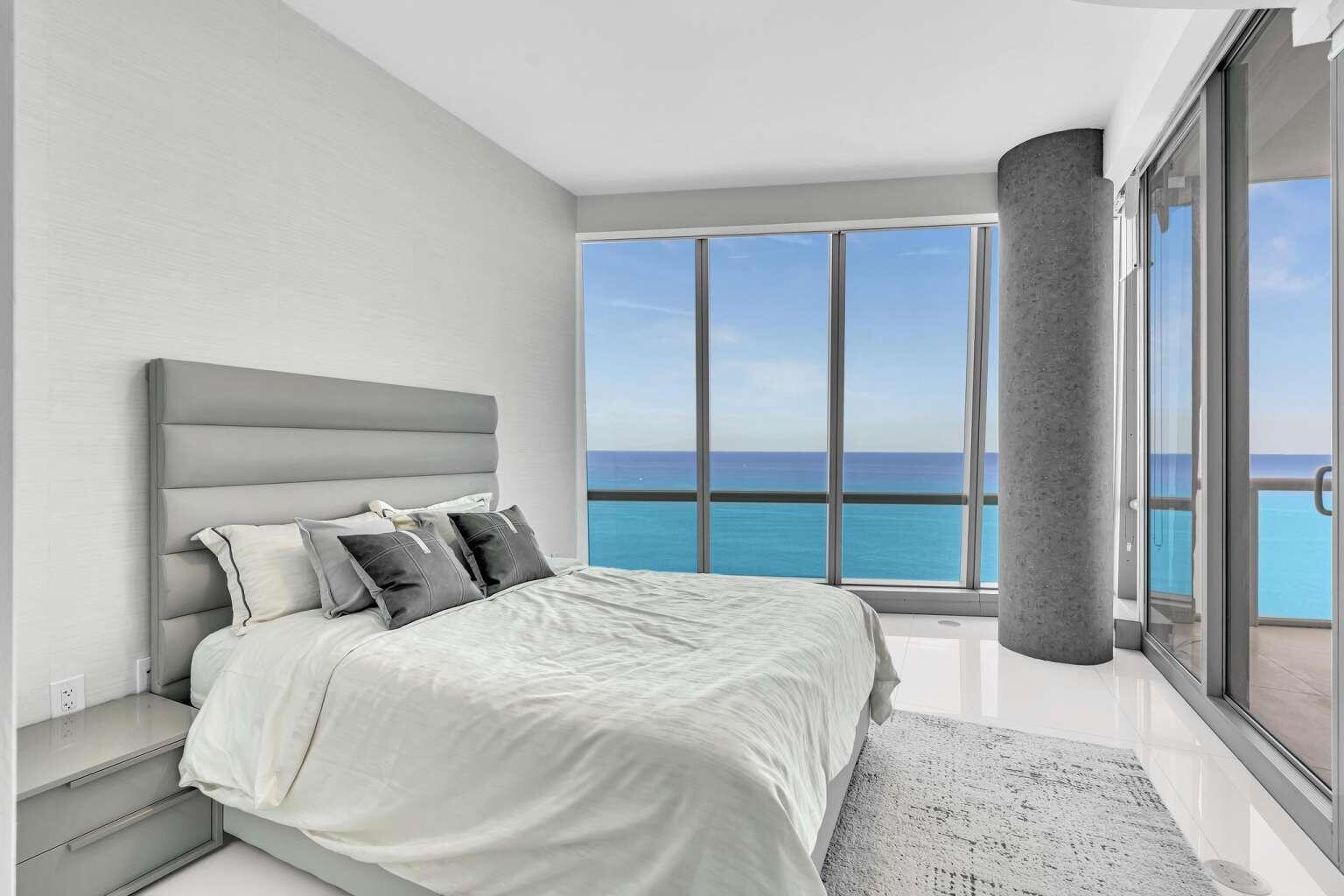 17121 Collins #4403 Sunny Isles Beach, FL 33160