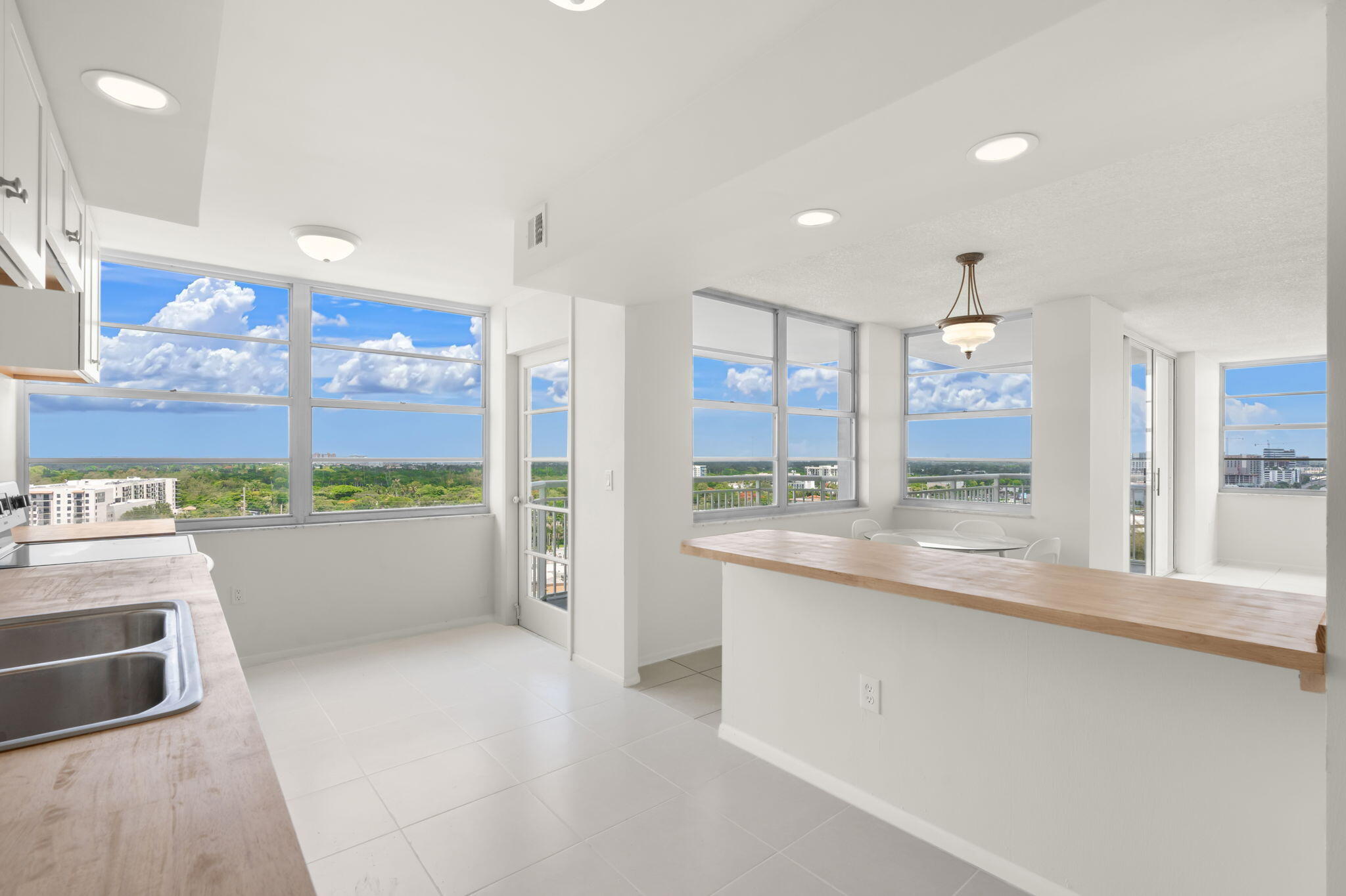 18011 Biscayne #1704-1