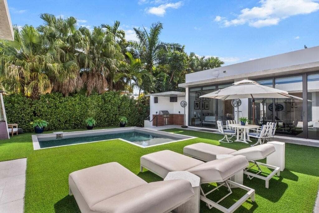 1845 NE 124th North Miami, FL 33181