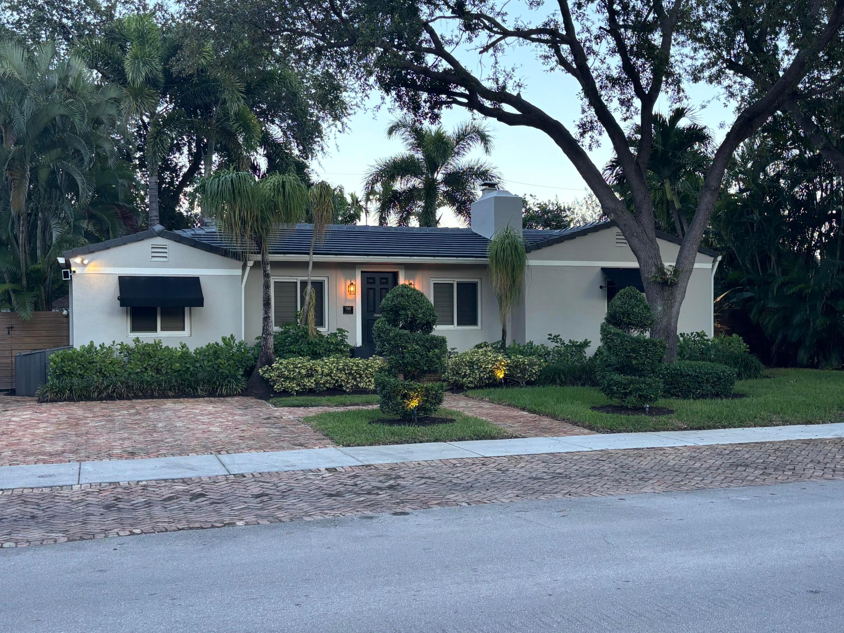 700 N Victoria Park Rd